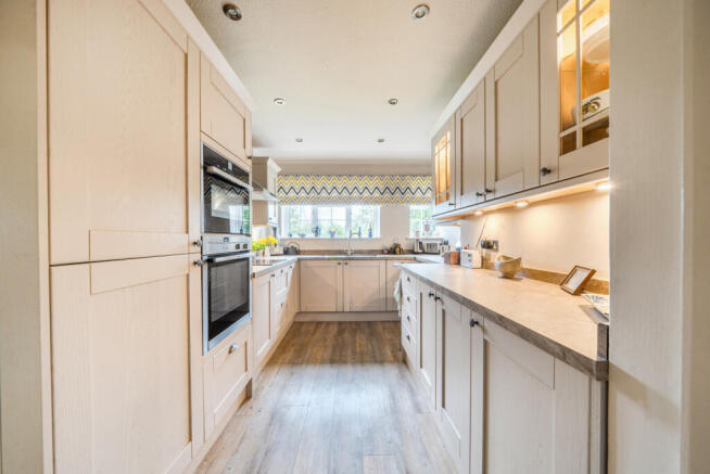 1418054-5-69984fc...