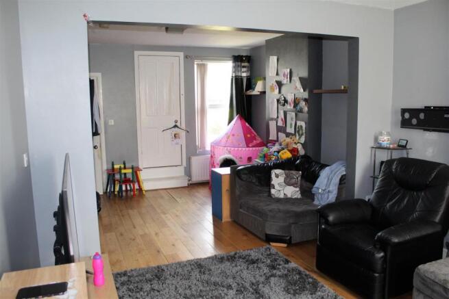 833 Woodbridge Road (living room).JPG