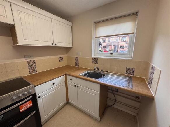 Kitchen (2).JPG