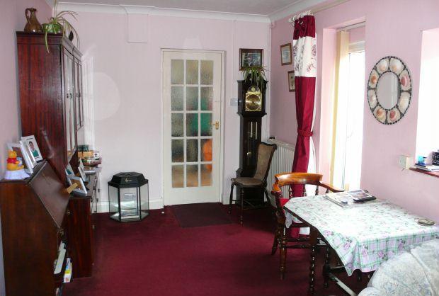 SITTING/DINING ROOM