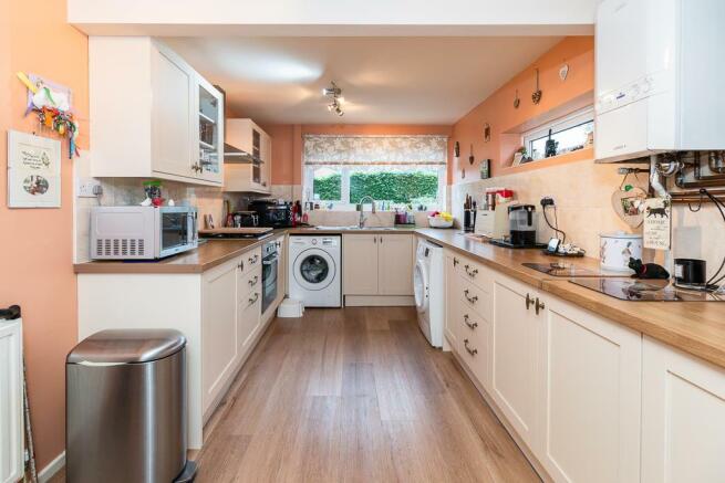 38 Gerrard- Kitchen.jpg