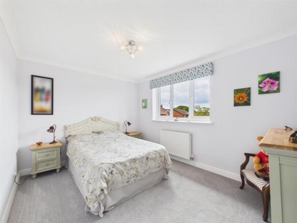 4 bed Detached for sale Image 8