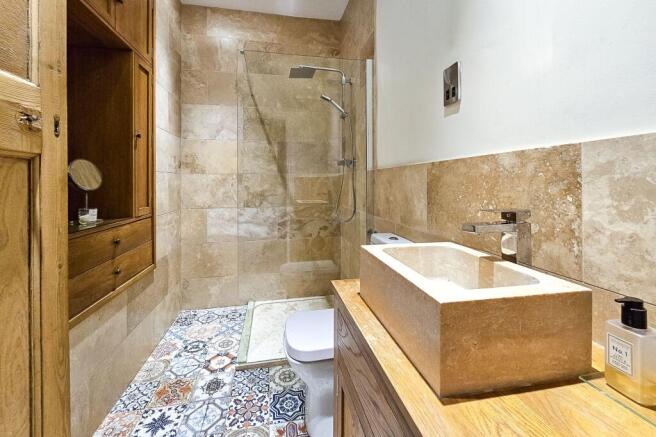 4 bed House for sale Image 12