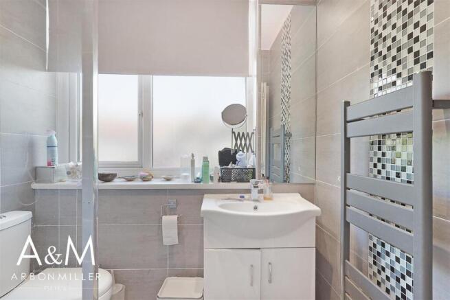 EN-SUITE SHOWER