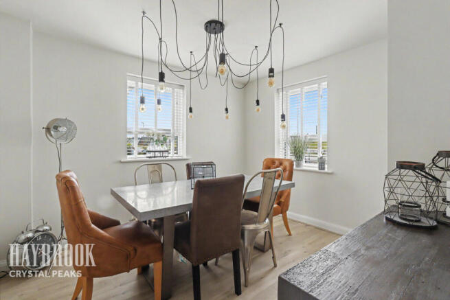 4 bed Detached for sale Image 6