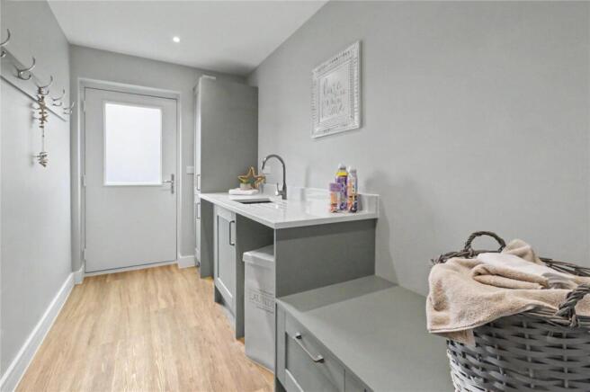 5 bed House for sale Image 9