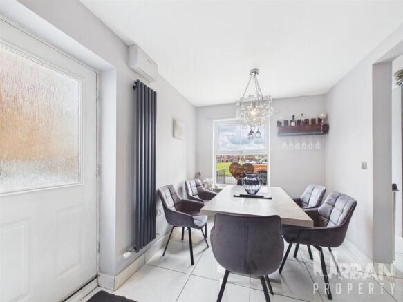 4 bed Detached for sale Image 4