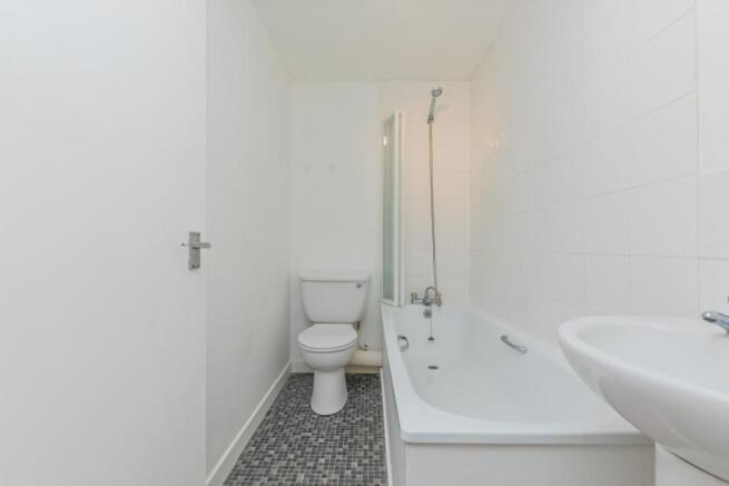 11. Bathroom.jpg