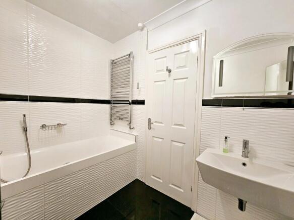 2 bed Flat for sale Image 10