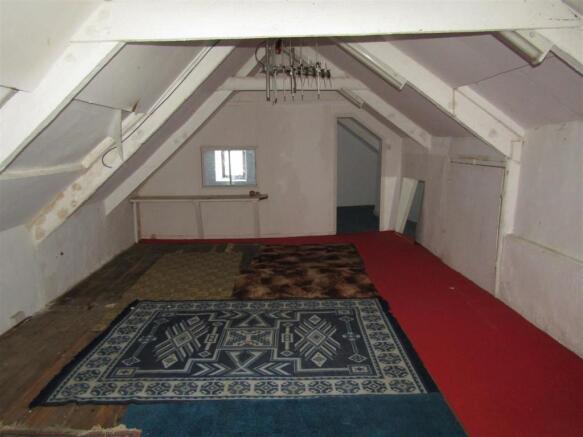 ATTIC ROOM/BEDROOM 5