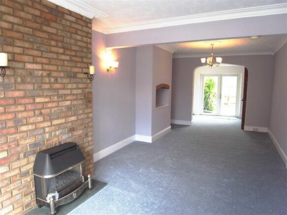LIVING/DINING ROOM