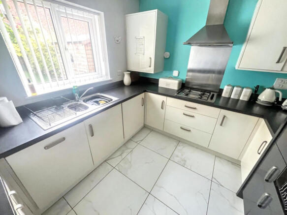 4 bed Detached for sale Image 8
