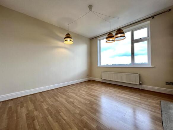 3 bed Semi-Detached to rent Image 4