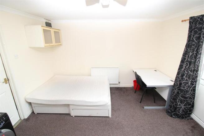 Bright double bedroom with spacious study desk...