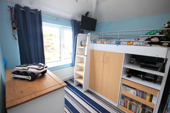 BEDROOM 2