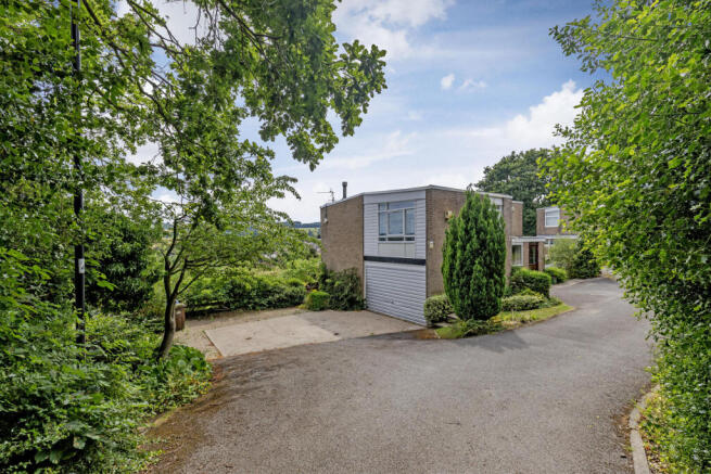5 bed Detached for sale Image 4