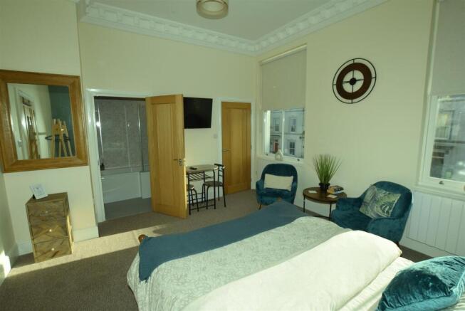 6 bed Terraced for sale Image 7
