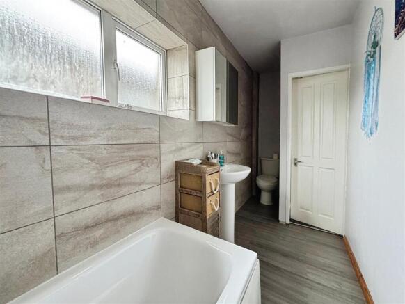 3 bed Town House for sale Image 11