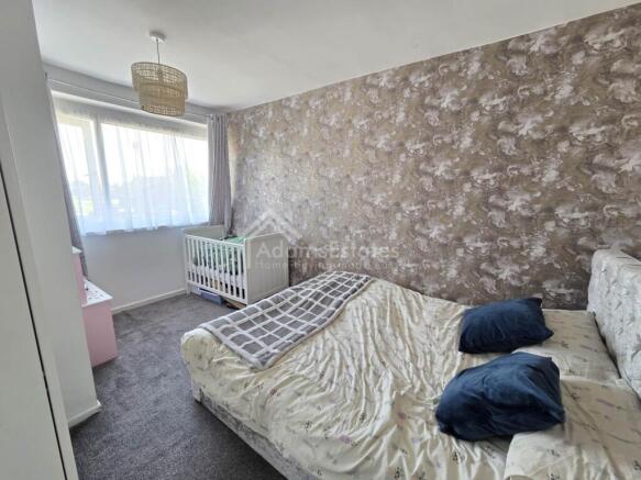 3 bed Semi-Detached for sale Image 6