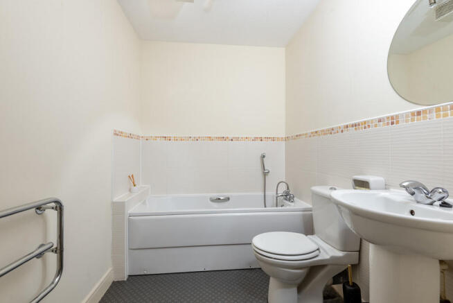 Family Bathroom 