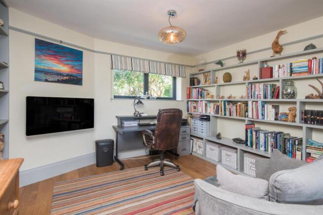 STUDY/SITTING AREA