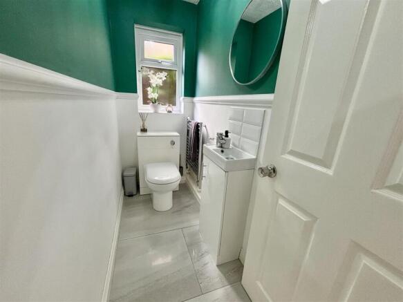 4 bed Detached for sale Image 8