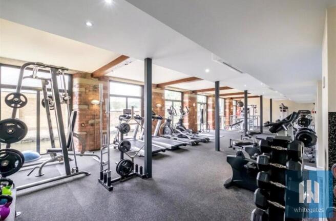 2 bed Penthouse to rent Image 9