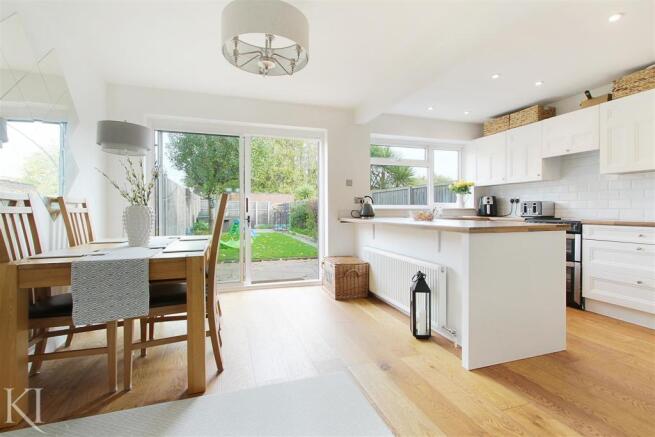 kitchen 2.jpg