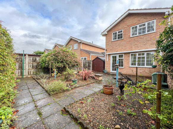 8 Wincanton Close - Garden (2)