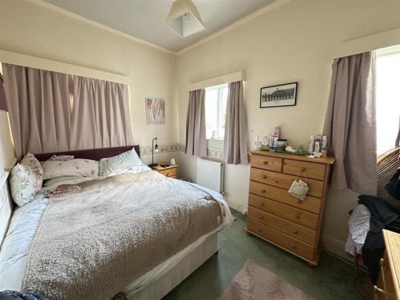 2 bed Flat for sale Image 5