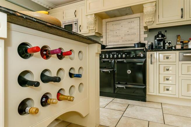 8300160-interior34.jpg