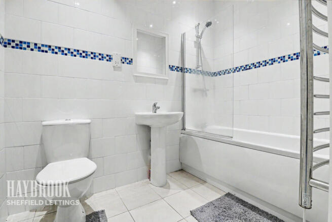 2 bed Apartment to rent Image 6