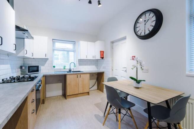 32CR - Kitchen