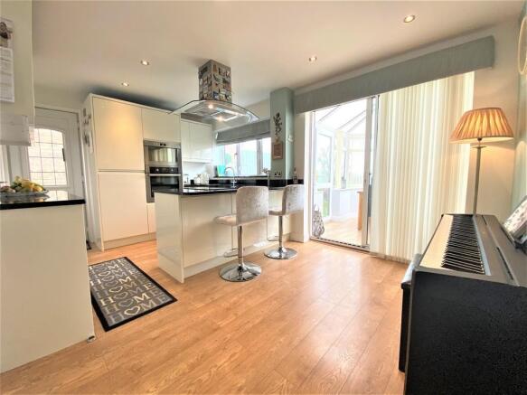 Kitchen dining ro...