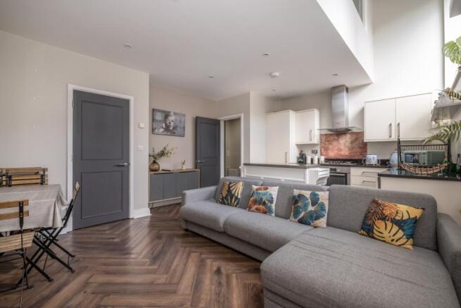 Flat-1-1-Burston-...