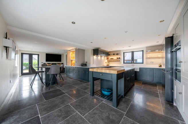 -697a328c9cee1-l-1402348-15-69792a0a397cb