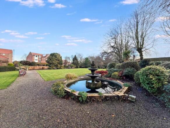 2 bed Apartment for sale Image 4