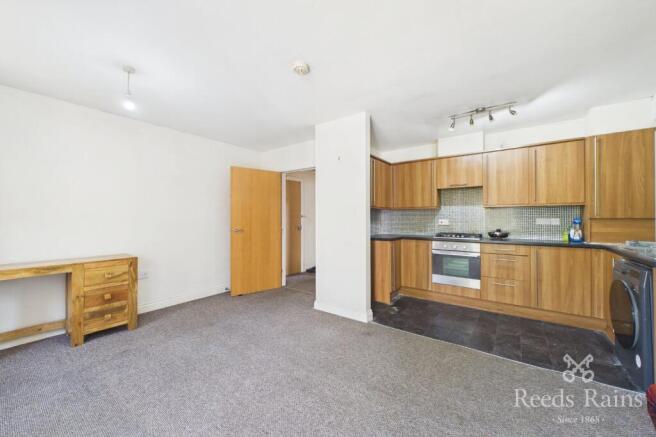 2 bed Apartment to rent Image 4