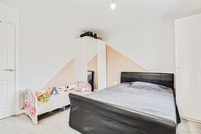3 bed Semi-Detached for sale Image 12
