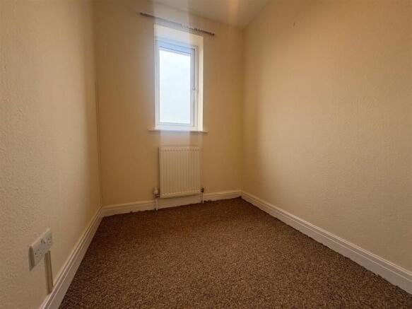 3 bed Semi-Detached to rent Image 7