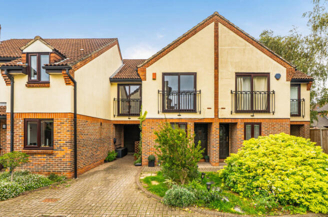 3-bed terraced on Mayfair Gardens, Banister Park, Southampton, Hampshire, SO15, £360,000
