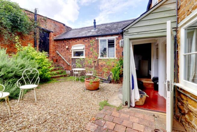 19. Garden 1