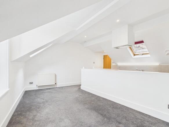2 bed Flat to rent Image 5