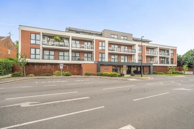 2-bed flat on Oldfield Road, Maidenhead, £410,000