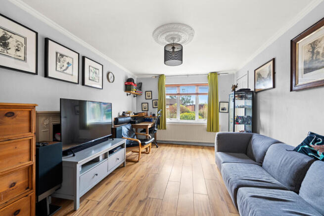 7 Barony Way, CH4...