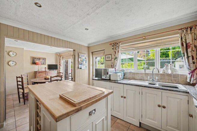 3 bed Village House for sale Image 4