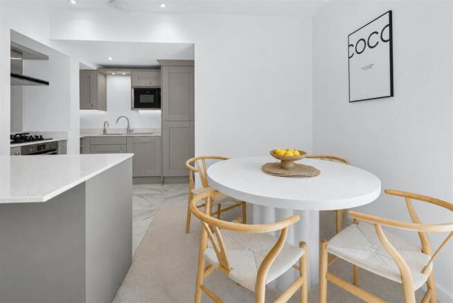 2 bed Apartment for sale Image 5