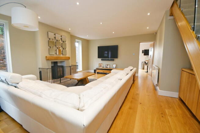 4 bed Detached for sale Image 9