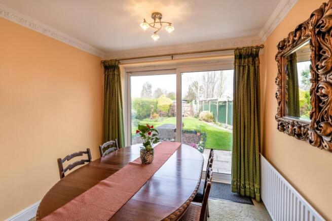 5 bed Detached for sale Image 9