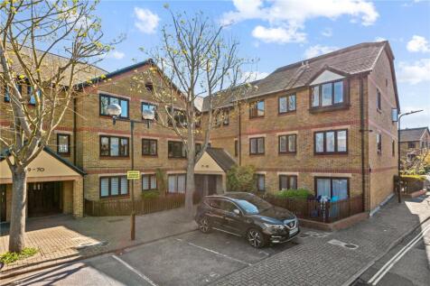 Riverside Close, London, E5
